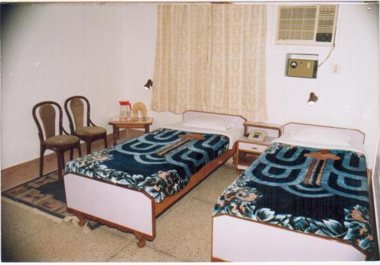 Radiant Ymca Tourist Hostel Varanasi Habitación foto