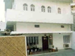 Radiant Ymca Tourist Hostel Varanasi Exterior foto